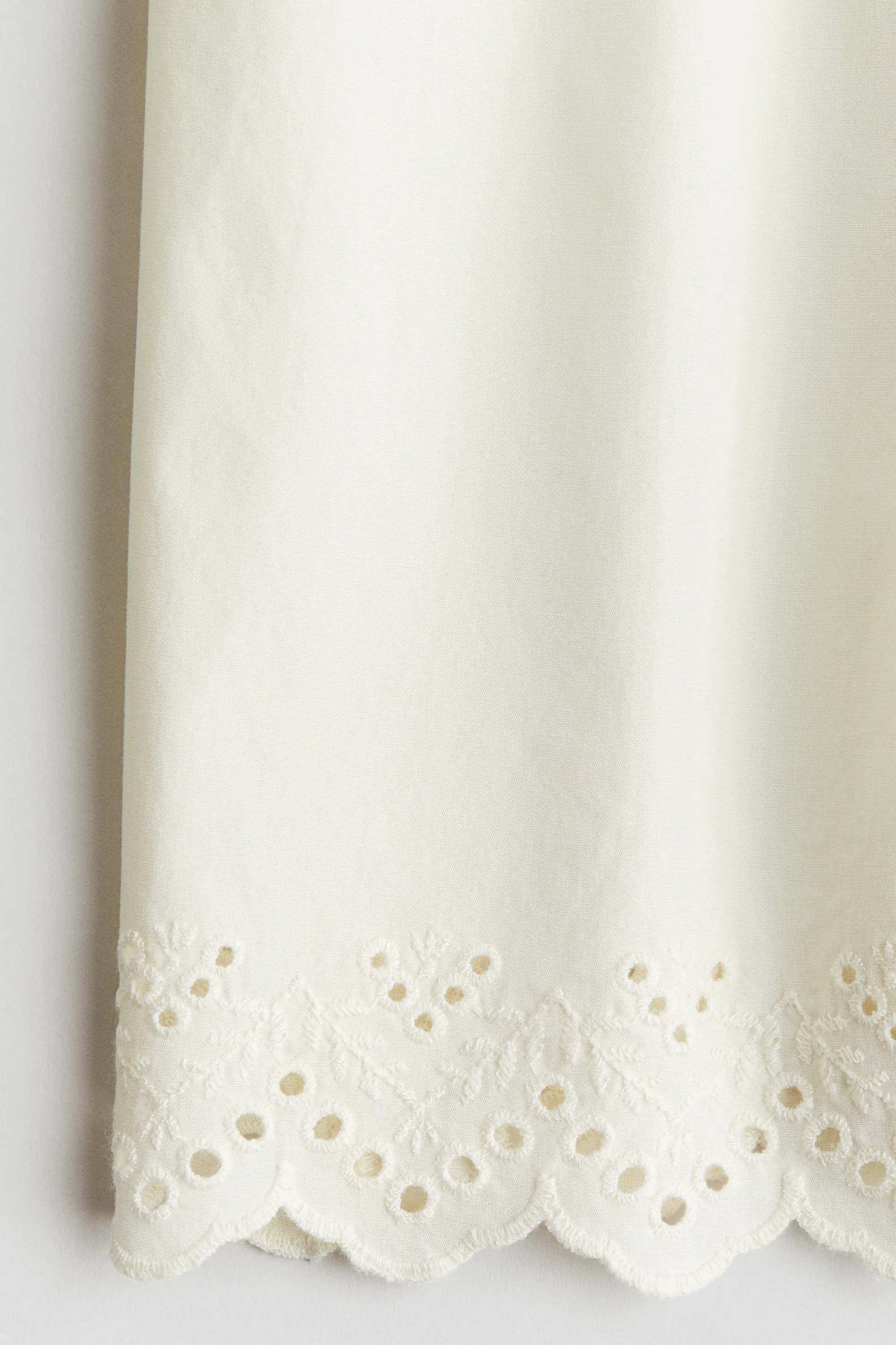 Pantalon court avec broderie anglaise - Crème