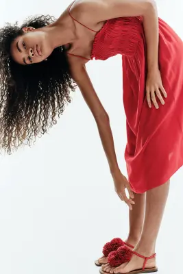 Robe smockée à bretelles fines - Rouge — photo 4