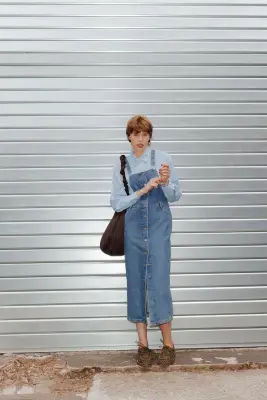 Robe-salopette en jean Femme — photo 3