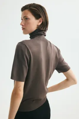Top col roulé en maille fine - Taupe foncé — photo 2