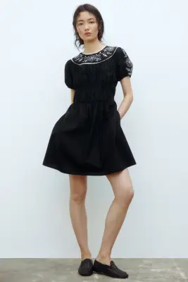 Robe brodée en popeline - Noir/fleurs — photo 1