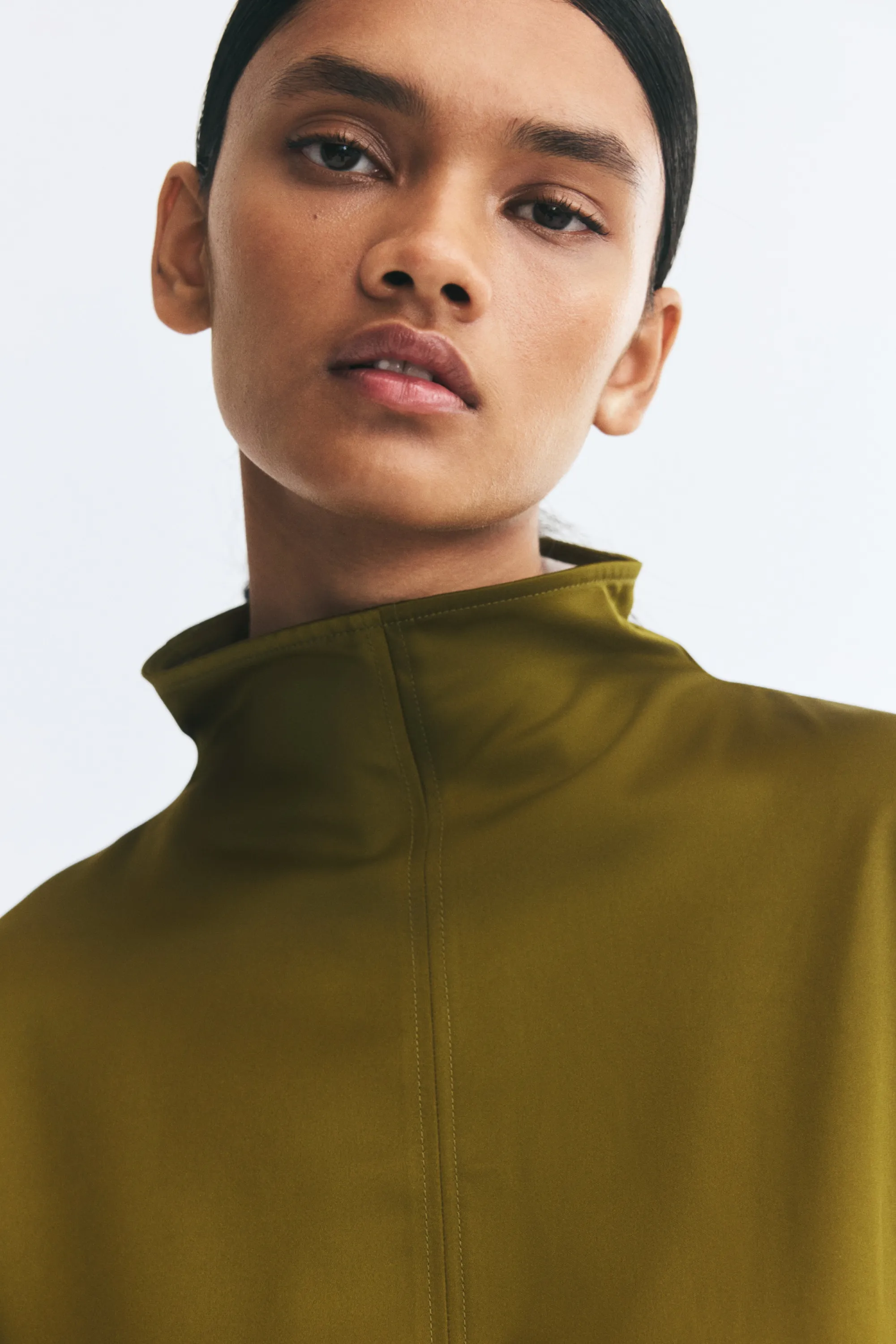 Blouse à col cheminée en satin - Vert olive foncé