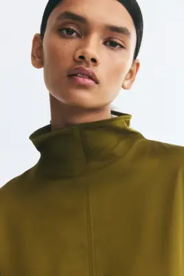 Blouse à col cheminée en satin - Vert olive foncé — photo 1