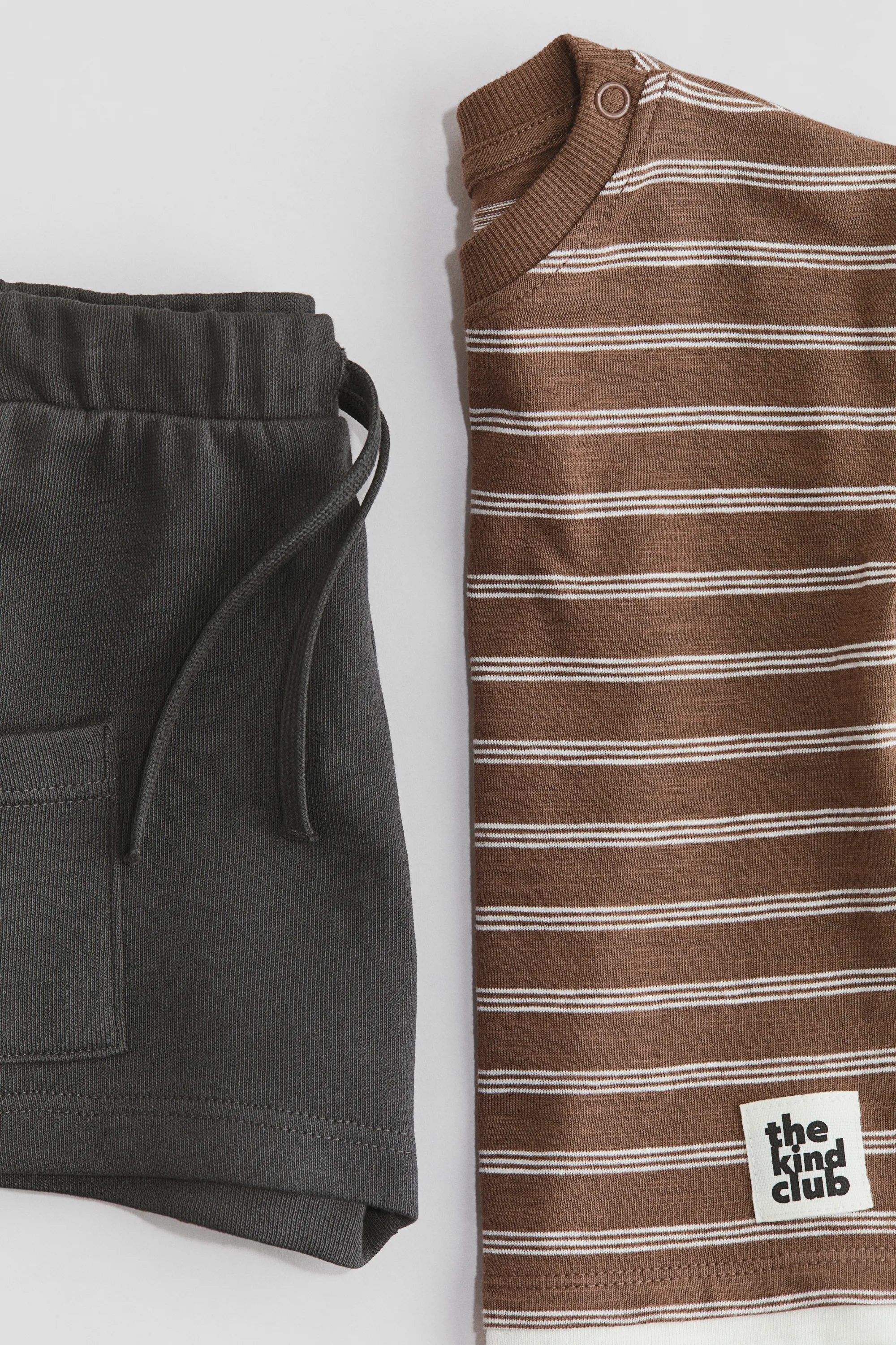 Ensemble 2 pièces T-shirt et short - Marron/gris foncé