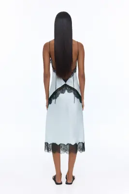 Robe en satin avec dentelle - Bleu clair/noir — photo 4