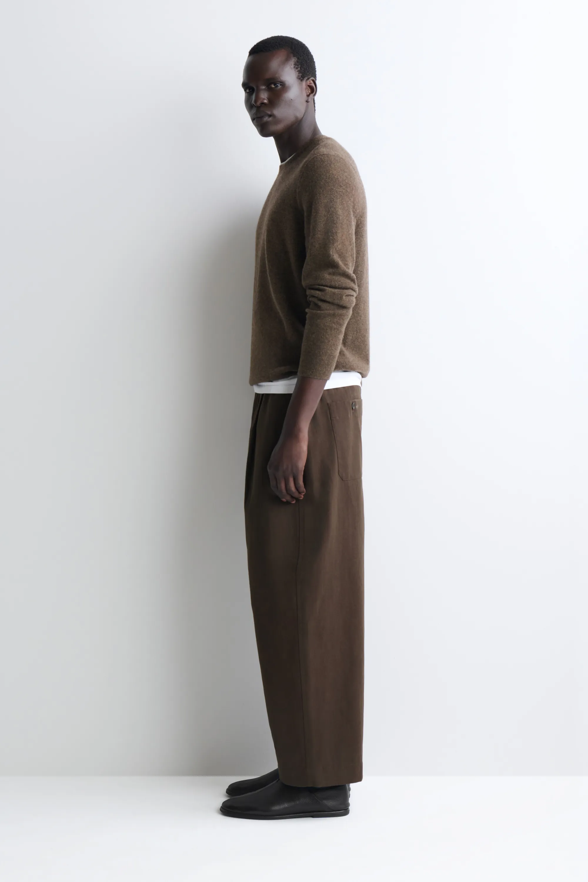 PANTALON BARREL DÉCONTRACTÉ À PLIS - BRUN