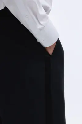 Pantalon de smoking Regular Fit en laine mélangée - Noir — photo 2