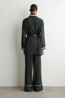 BLOUSE CACHE-CŒUR À FINITION CONTRASTÉE - VERT FONCÉ — photo 4
