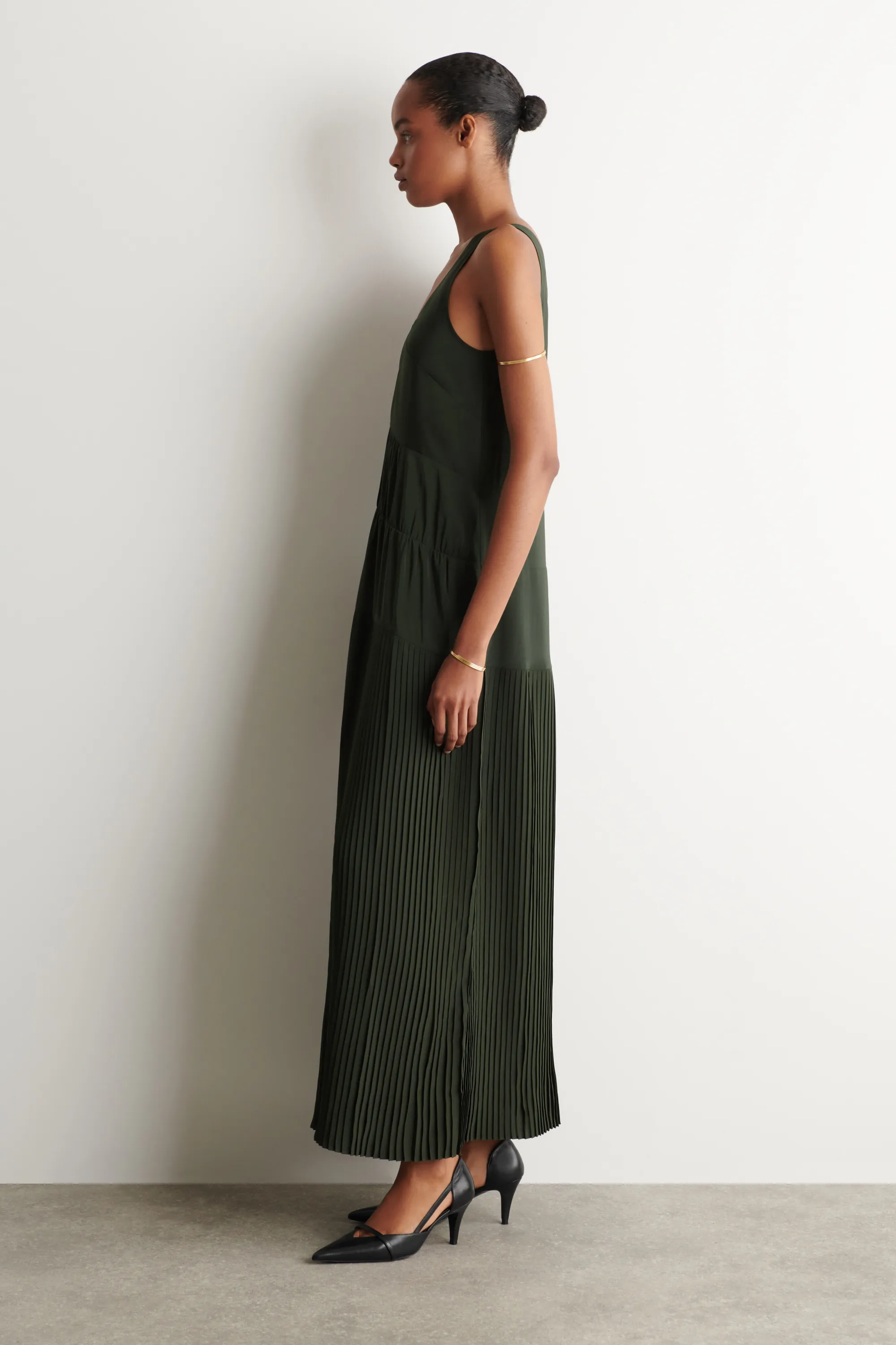 ROBE LONGUE PLISSÉE ET FRONCÉE À COL EN V - VERT FONCÉ
