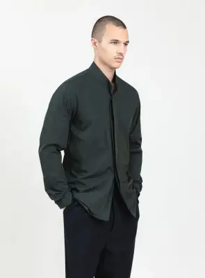 Origami Collar Shirt in Night Green End-on-End — photo 3