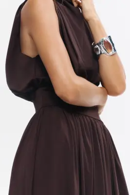 Robe à effet drapé avec col cheminée - Marron foncé — photo 3