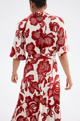 Robe chemise avec ceinture à nouer - Blanc/rouge/fleuri — photo 4