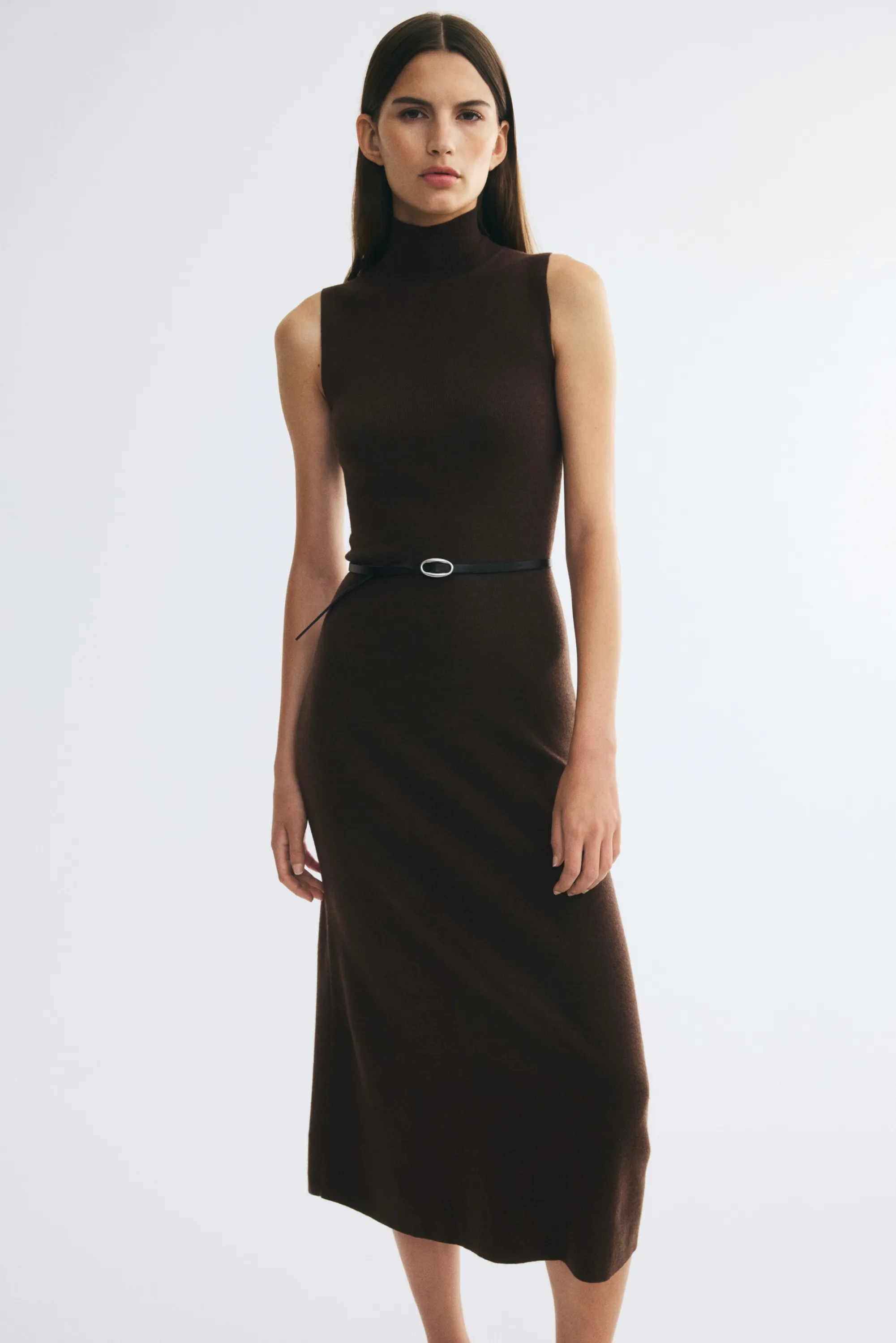 Robe en maille fine avec ceinture - Marron foncé