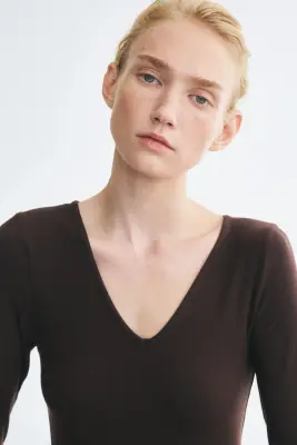 Top à encolure en V en viscose mélangée - Marron foncé — photo 1