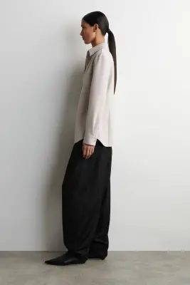 CHEMISE AJUSTÉE ET SCULPTÉE - GRIS CLAIR — photo 2