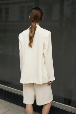 Short Bermuda avec ceinture - Crème — photo 2