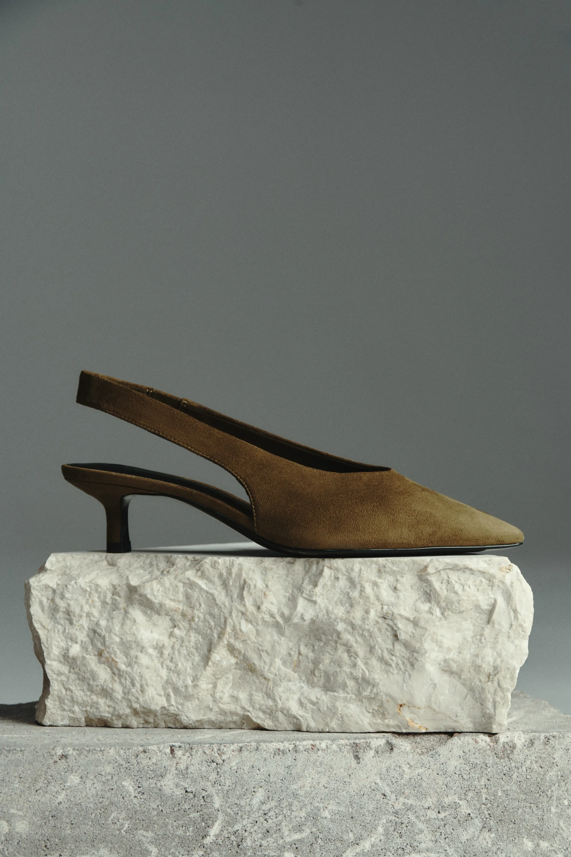 Escarpins à bride arrière avec talon kitten heel - Vert kaki foncé