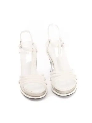 Sandales à talon en cuir blanc crème, acétate et argent Prix boutique 1200€ Taille 38 — photo 3