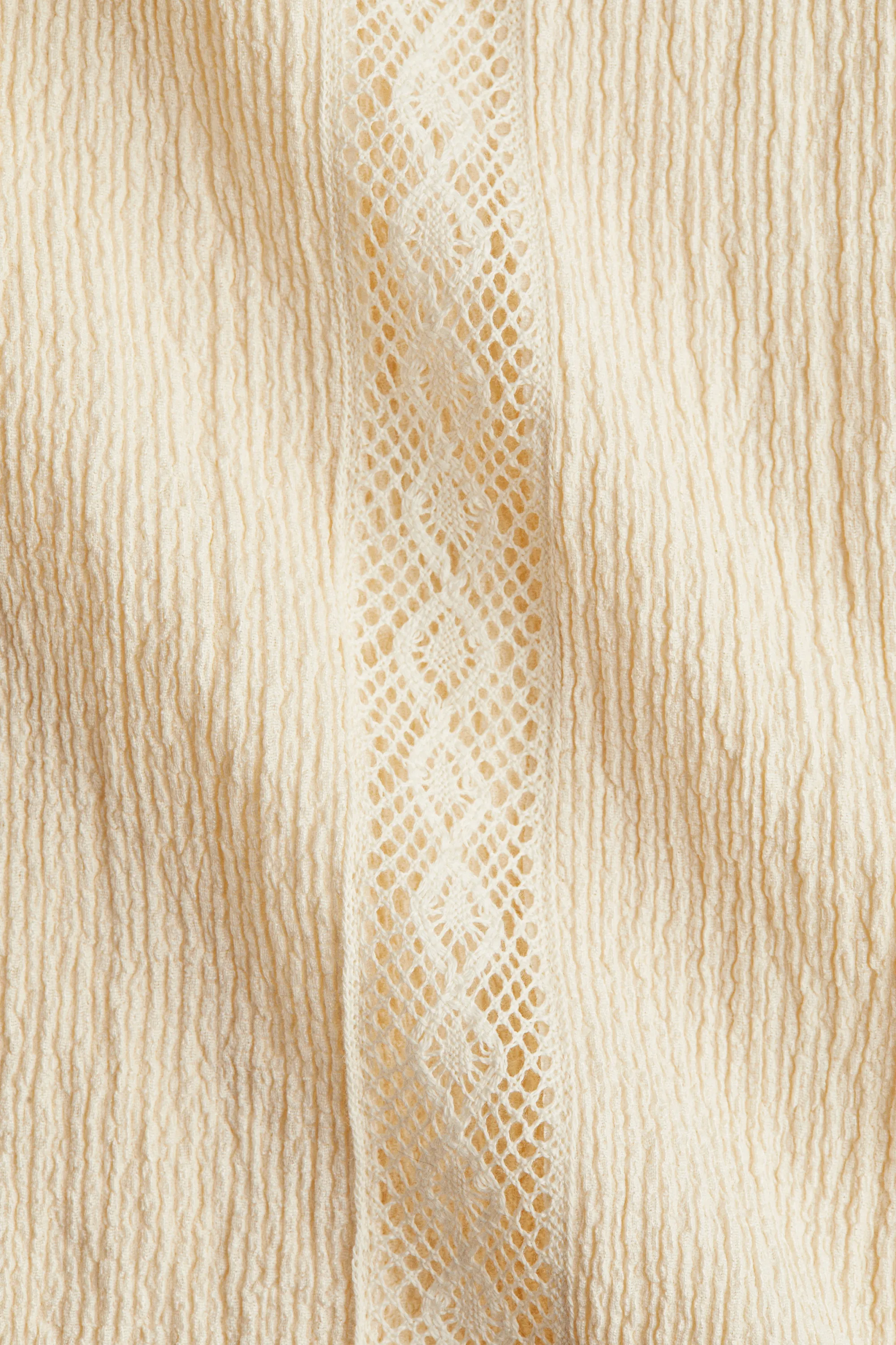 Blouse froissée avec dentelle - Beige clair