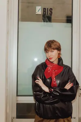 Blouson zippé en simili — photo 3