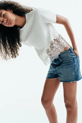 Short en denim avec bords à cru - Bleu denim — photo 3