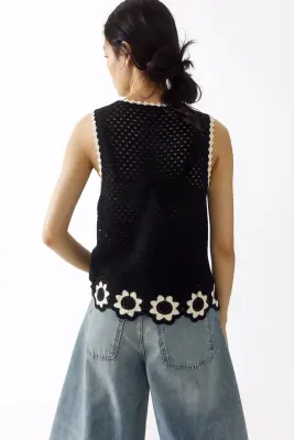 Crochet-look hole-knit top - Noir/fleurs — photo 3