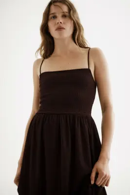 Robe smockée à bretelles fines - Marron foncé — photo 1