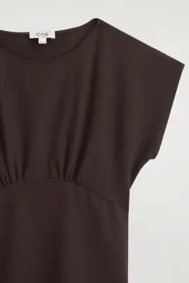 ROBE MIDI FRONCÉE ET SCULPTÉE EN JERSEY - BRUN — photo 4