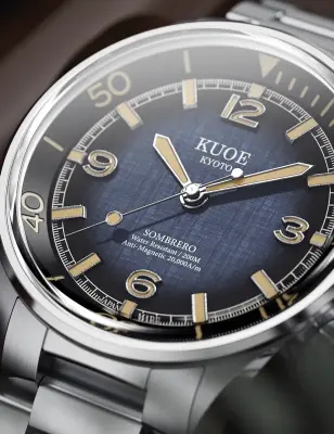 KUOE SOMBRERO 90-011 GRADATION NAVY LINEN TEXTURED DIAL FLAT-LINK BRACELET — photo 3