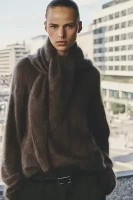 Pull en laine brossée avec foulard - Marron foncé — photo 2