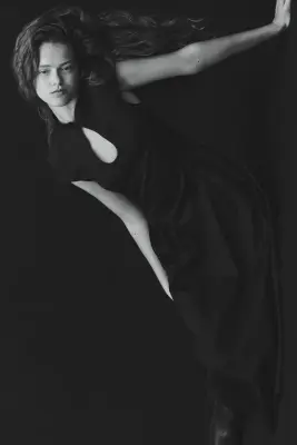 Robe en coton avec jupe évasée - Noir — photo 4