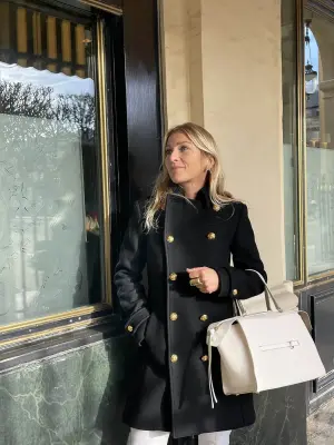 Manteau caban en laine épaisse noire boutons laitons dorés gravés Prix boutique €3400 Taille XS — photo 2