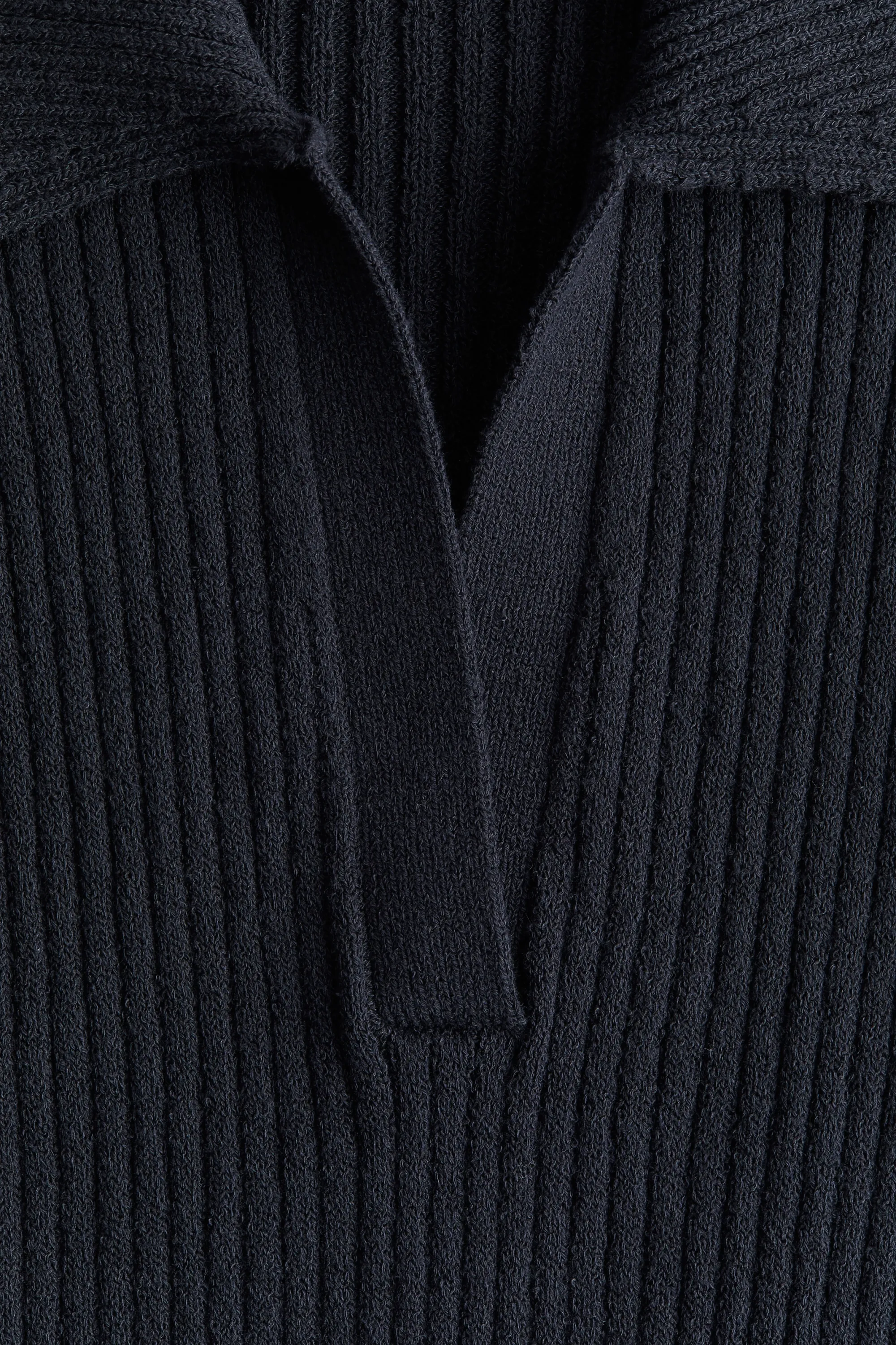 Robe en maille côtelée avec col - Quasi noir