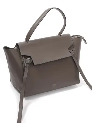 Sac Belt large en cuir lisse gris foncé Prix boutique 2600€ — photo 3