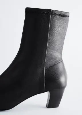 Bottines en cuir extensible - Noir — photo 4