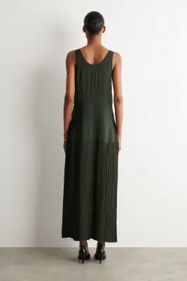 ROBE LONGUE PLISSÉE ET FRONCÉE À COL EN V - VERT FONCÉ — photo 3