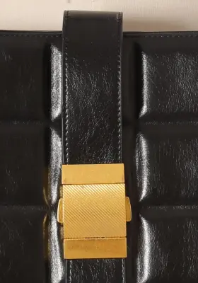 Sac en cuir noir matelassé fermoir doré Prix boutique 3150€ — photo 4