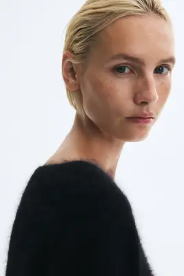 Pull en laine avec encolure en V - Noir — photo 2