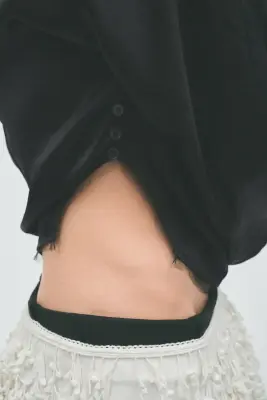 Top en acétate avec bords à cru - Noir — photo 3