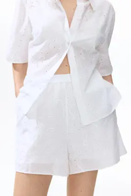 Short en coton avec broderie anglaise - Blanc — photo 2