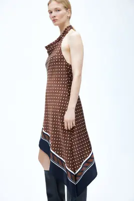 Robe dos nu asymétrique en satin - Marron/pois — photo 3