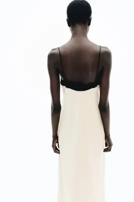 Robe à bretelles fines en crêpe - Beige clair/noir — photo 3