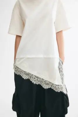 T-shirt asymétrique avec dentelle - Crème — photo 1
