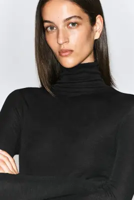 TOP À COL ROULÉ EN LAINE MÉRINOS - NOIR — photo 3