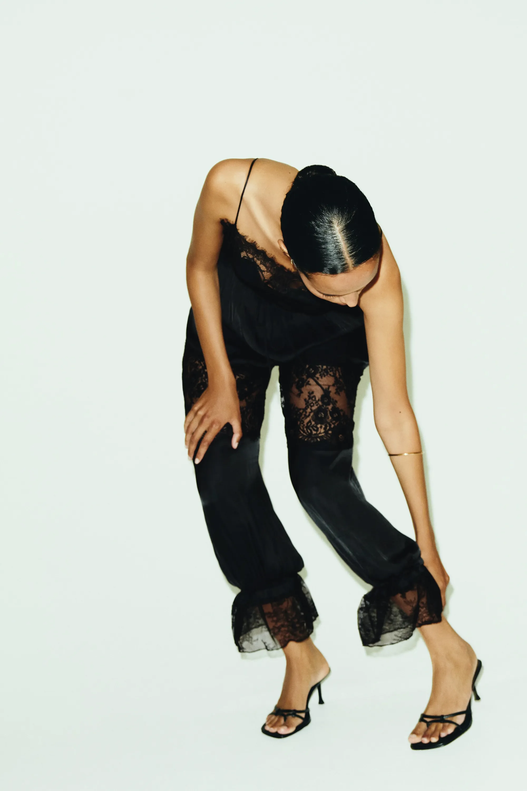 Combi-pantalon à jambes ballon avec dentelle - Noir