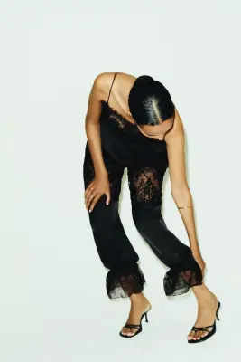 Combi-pantalon à jambes ballon avec dentelle - Noir — photo 1