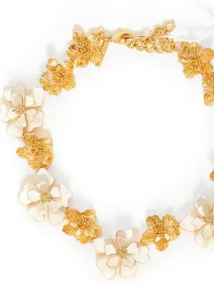 Collier à fleurs en laiton doré et émaille blanche — photo 5