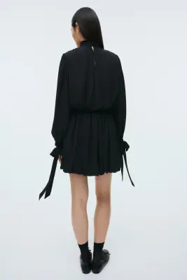 Robe avec nœuds - Noir — photo 3