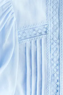 Blouse avec dentelle - Bleu clair — photo 3