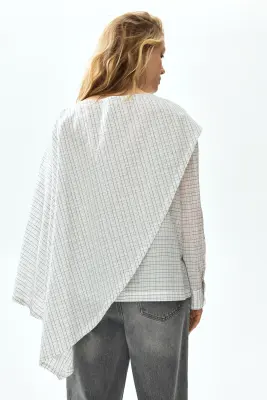 MAMA Blouse en seersucker avec cape - Blanc/carreaux — photo 3